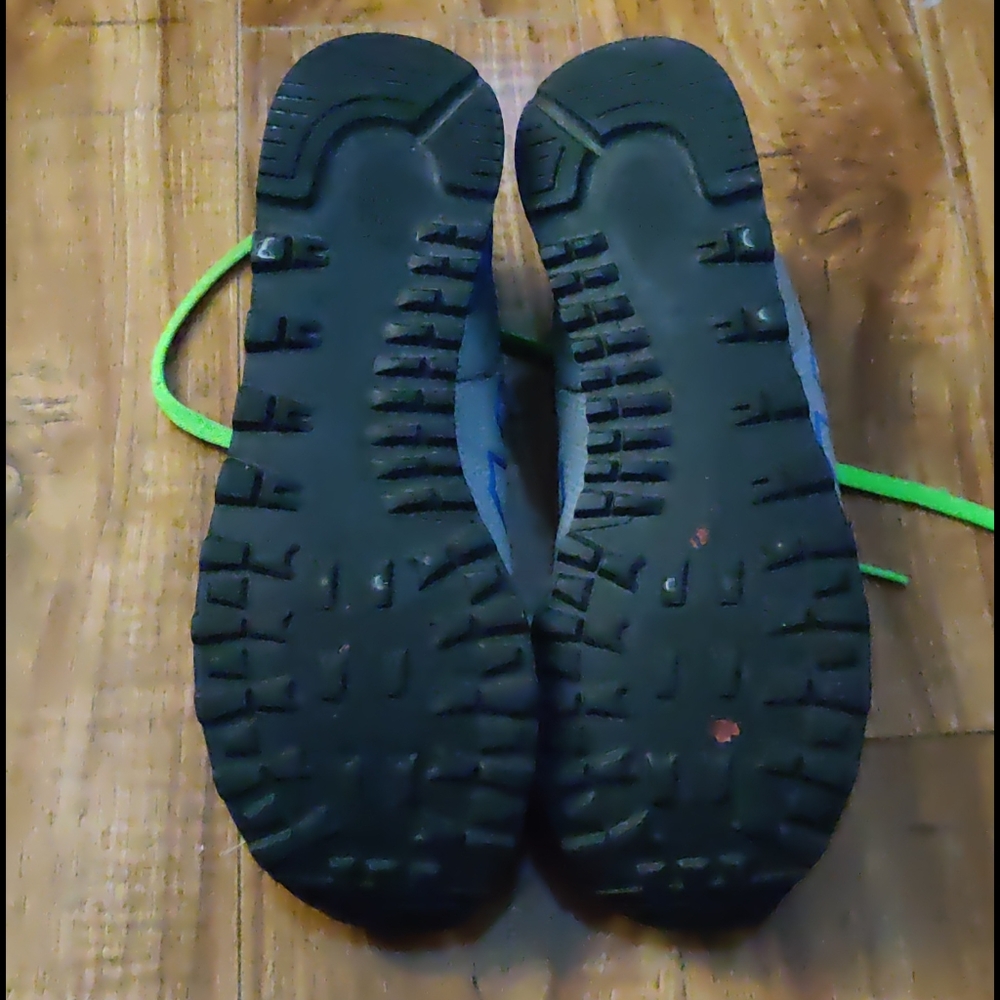 Shoes - Picture 4 of 5